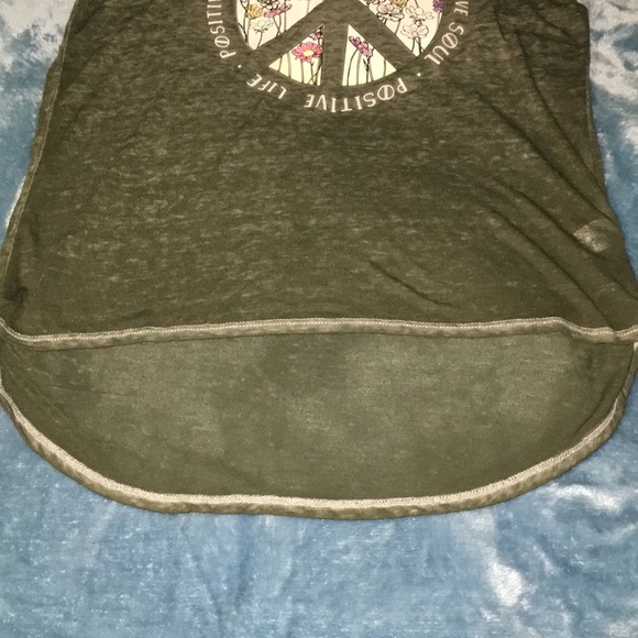 •Positive Vibes, Soul, and Life Tee• - Picture 6 of 7